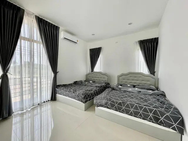 The Palm - Bedroom View