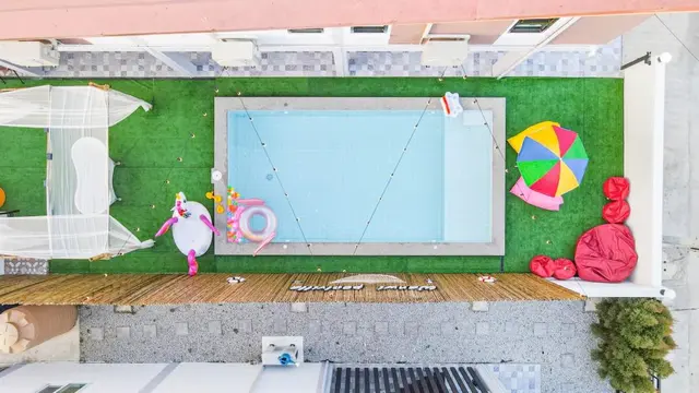 Wanwi - Pool Area View