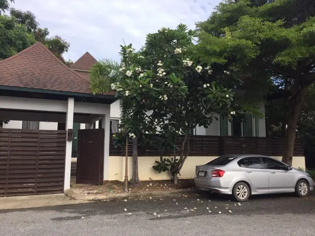 BB Nakawari - Pool Area View