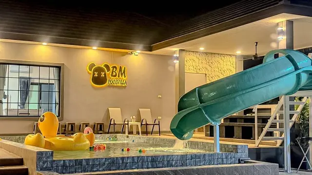 Super BM - Pool Area View