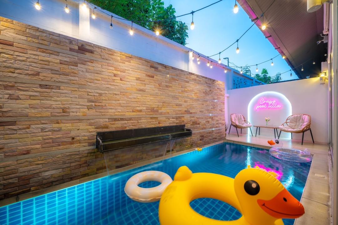 Crazy - Pool Area View