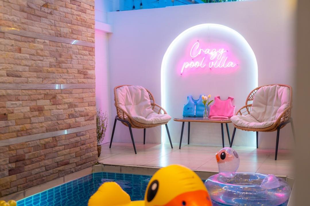 Crazy - Living Area