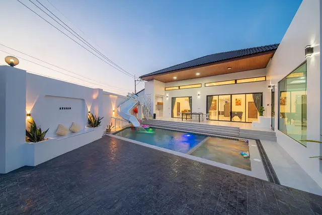 Avarin - Main Cover Photo in Pattaya