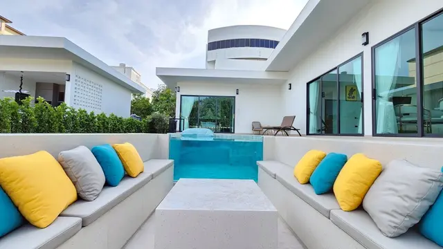 Olive 3 - Pool Area View