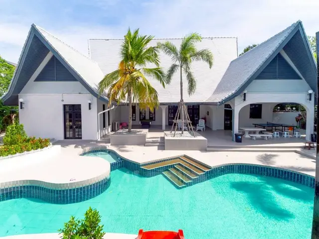 Aum Poolvilla - Pool Area View