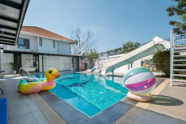 Dsmile - Pool Area View