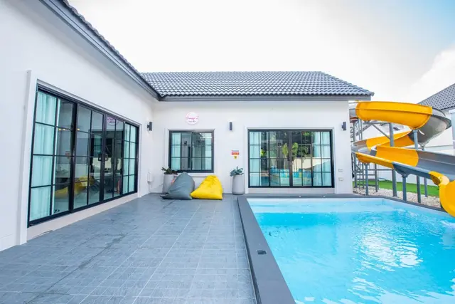 BreezyS - Main Cover Photo in Pattaya