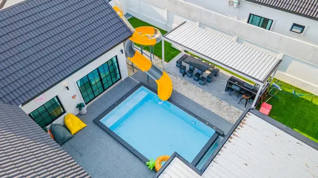 BreezyS - Pool Area View