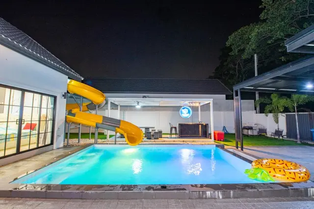 BreezyS - Living Area