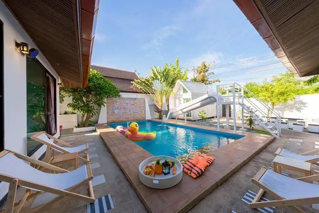 MELLON - Pool Area View