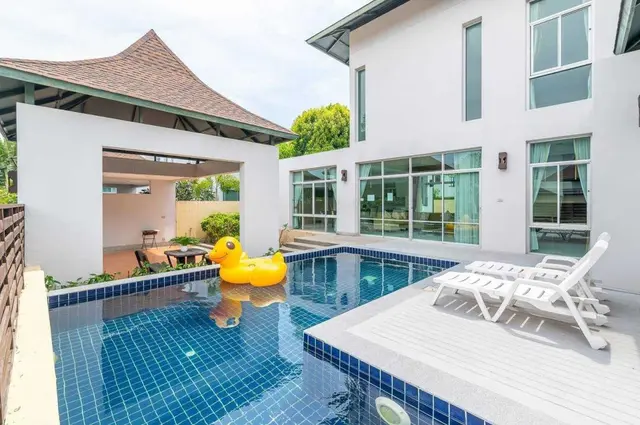 บ้าน glass 3 BR Nagawari - Pool Area View