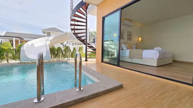 Nyd Z - Pool Area View