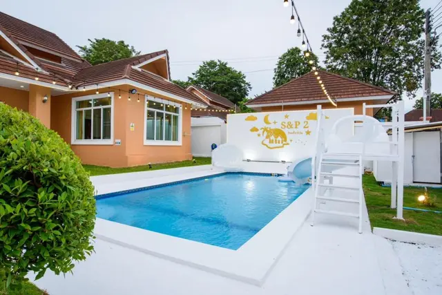 S And P 2 - Living Area