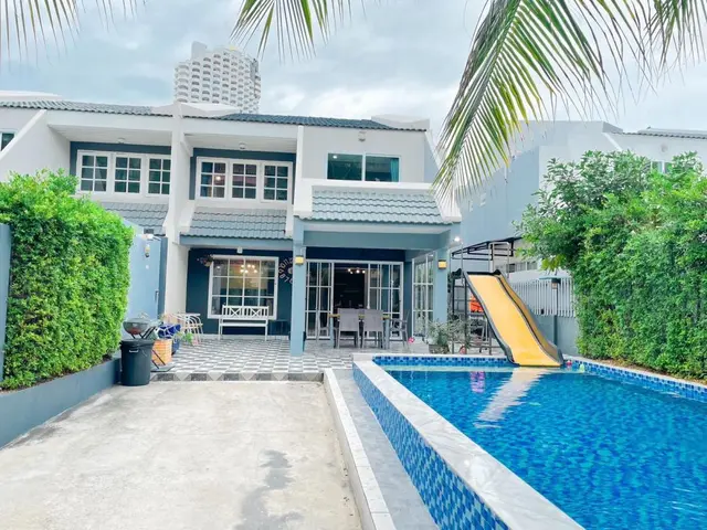 JT12-Villa 3 - Pool Area View