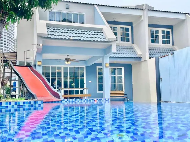 JT12-Villa 4 - Pool Area View