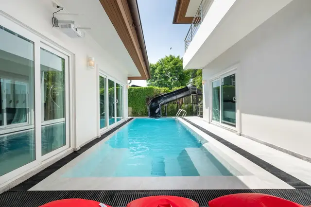 Cozy - Pool Area View