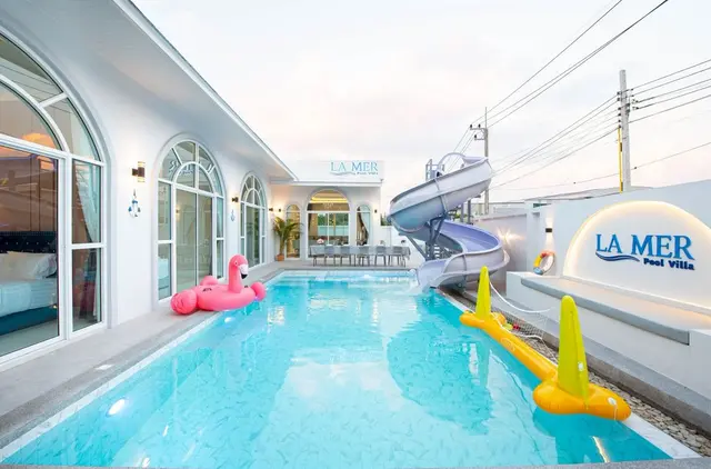 La Mer - Pool Area View