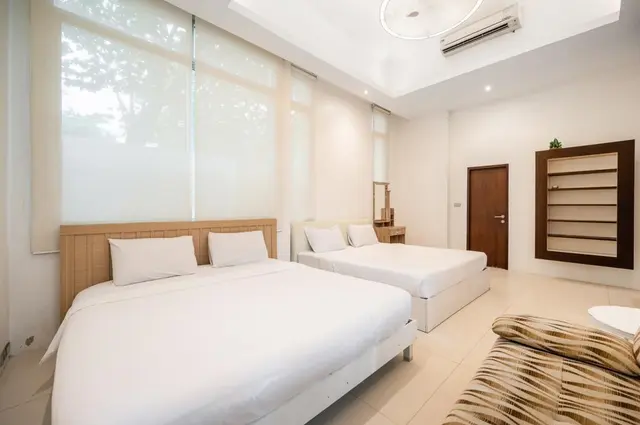 Magenta - Bedroom View