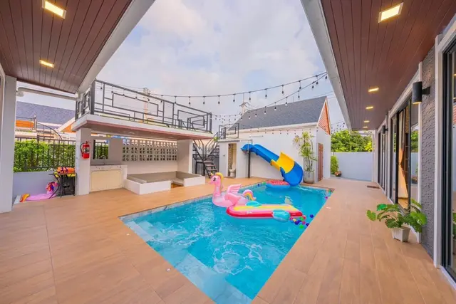 Wandeedee - Pool Area View