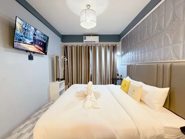 Winter Season - Bedroom View