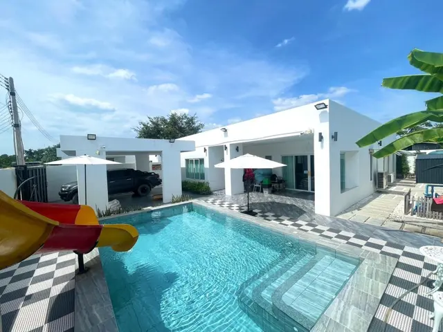 Twenty five - Pool Area View