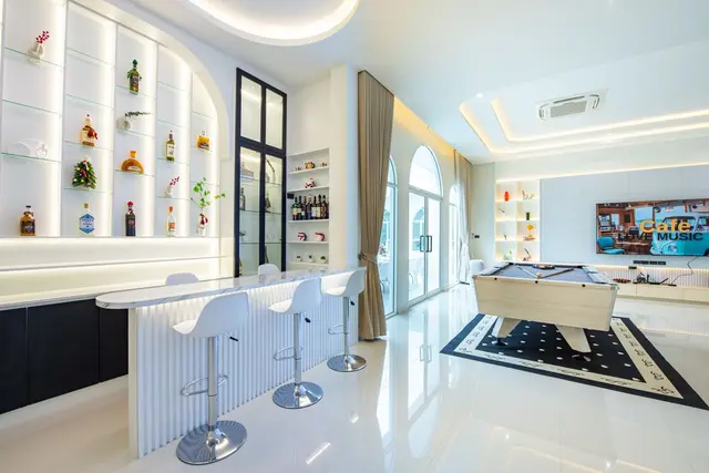 Vivian - Main Cover Photo in Pattaya