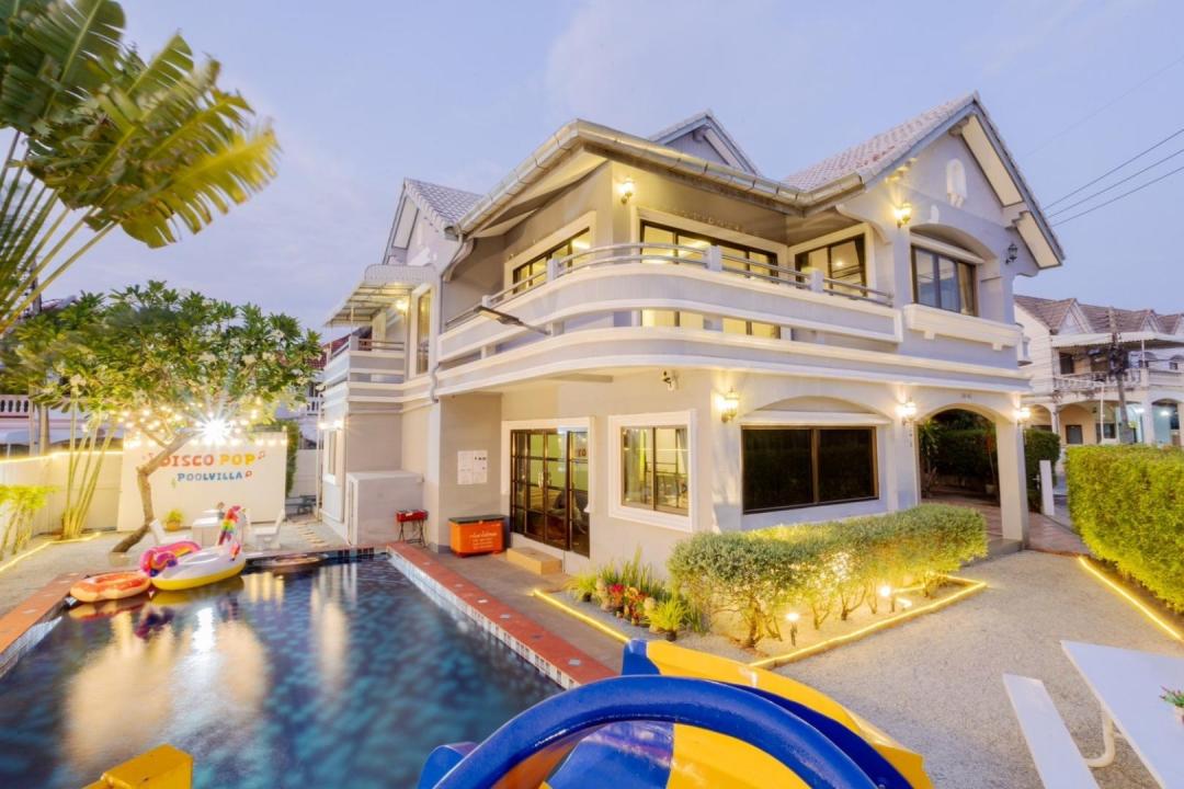 Disco Pop - Pool Area View