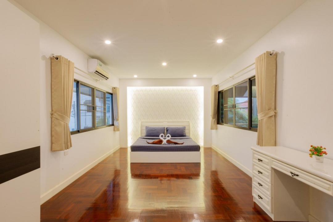 Villa Bedroom 2