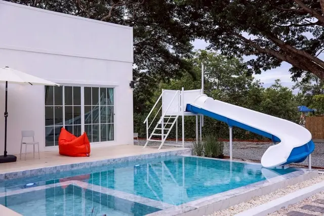 Moonlike - Pool Area View