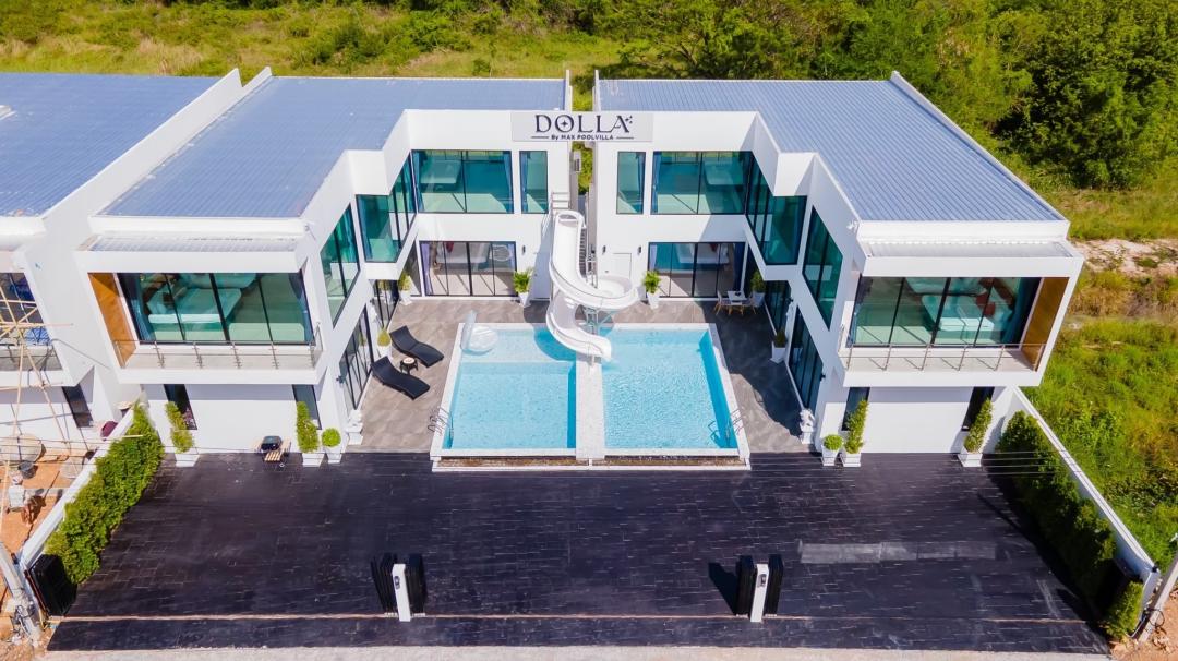 Dolla - Pool Area View