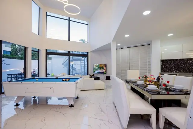 Prada Fun - Main Cover Photo in Pattaya