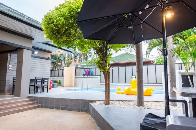 Goodluck - Bedroom View