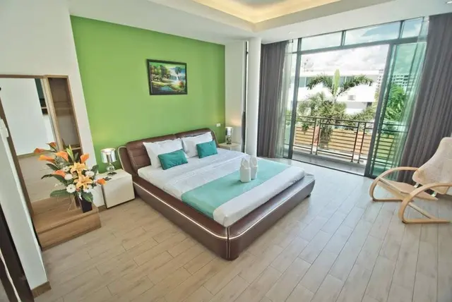 Tropical Garden - Living Area