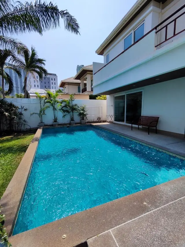 Jomtien T8 - Pool Area View