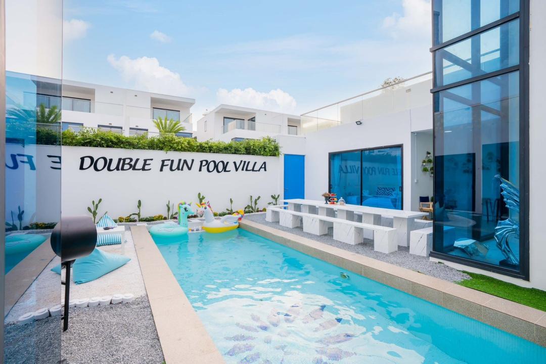 Double Fun - Living Area