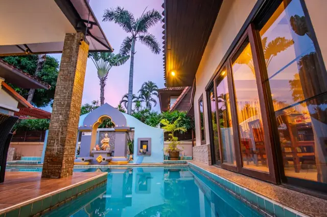 SIYA จอมเทียน การ์ดเอกมัย - Main Cover Photo in Pattaya