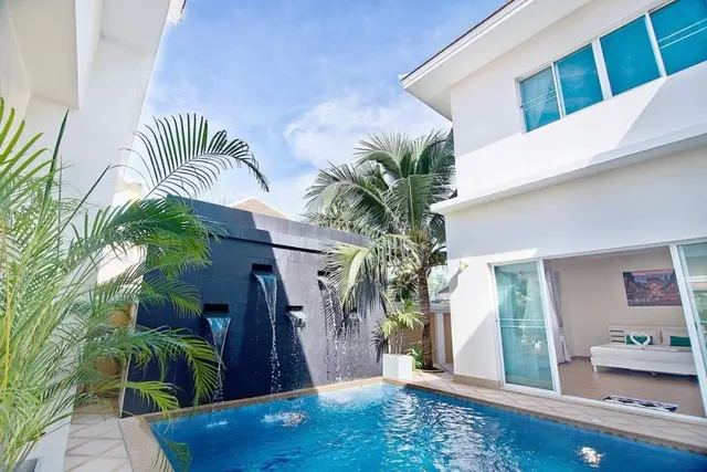 Na Jomtien Villa 4 - Pool Area View