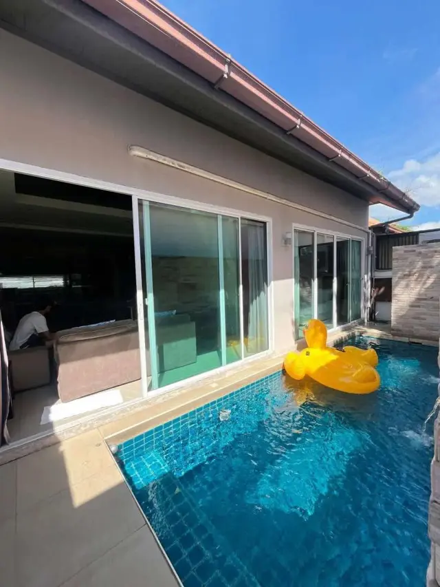 Home Hug B20 - Pool Area View