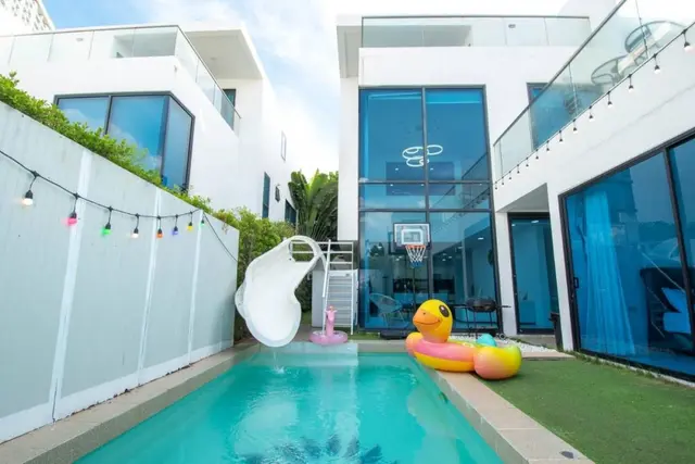 Rin - Main Cover Photo in Pattaya