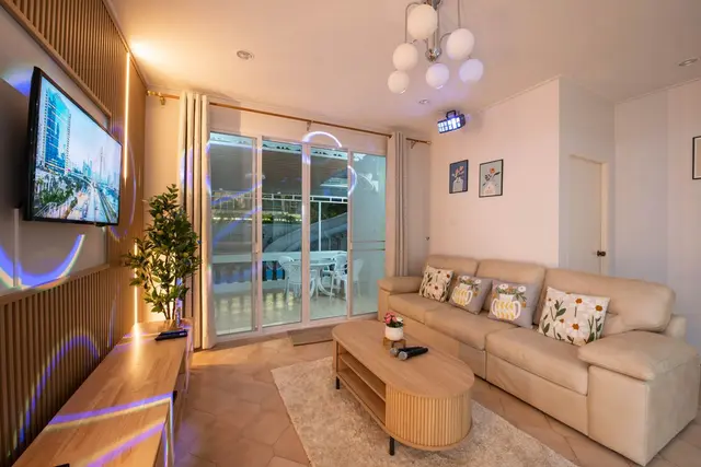 White Sugar - Bedroom View