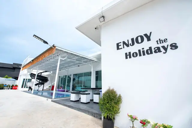 White Choc - Main Cover Photo in Pattaya