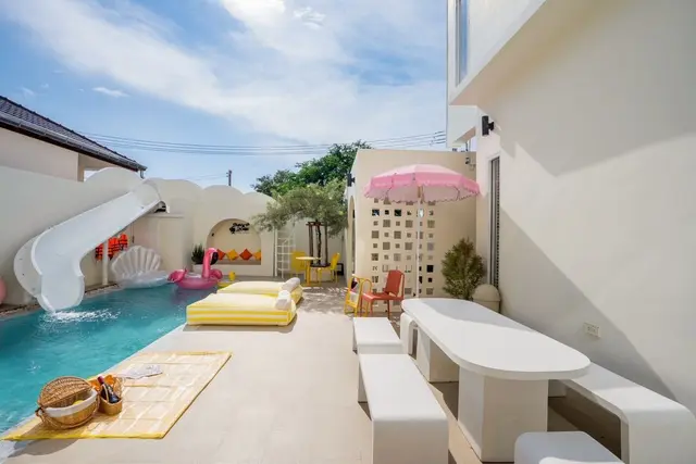 Sun&Zone - Pool Area View