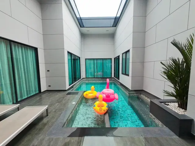 PNT LUXURY VILLA - Pool Area View