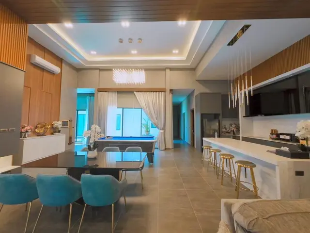 PNT LUXURY VILLA - Living Area