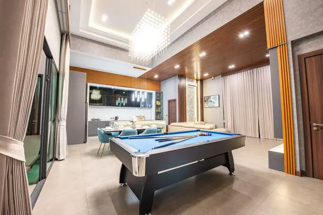 Cheeky monkeys - Villa Interior View