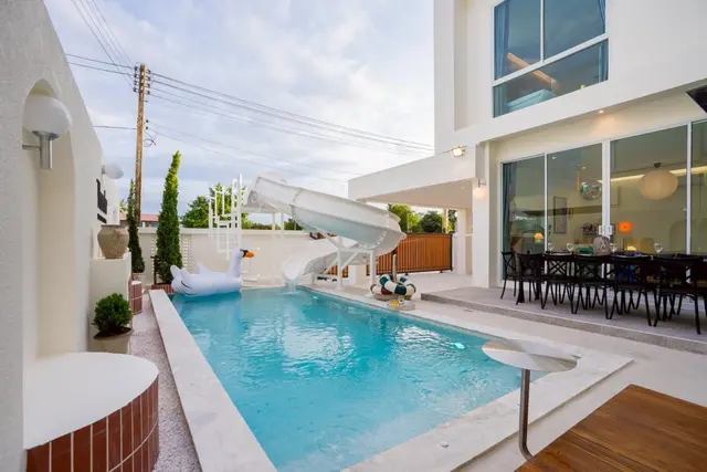 Thunder - Living Area