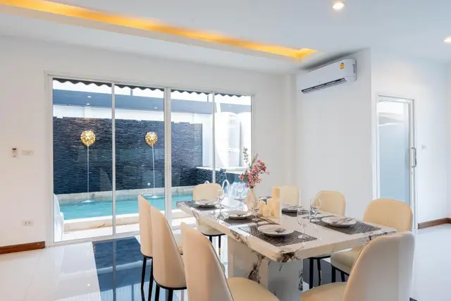  LEON  - Bedroom View