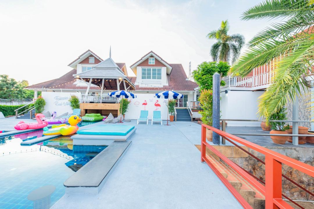 Felixia - Pool Area View