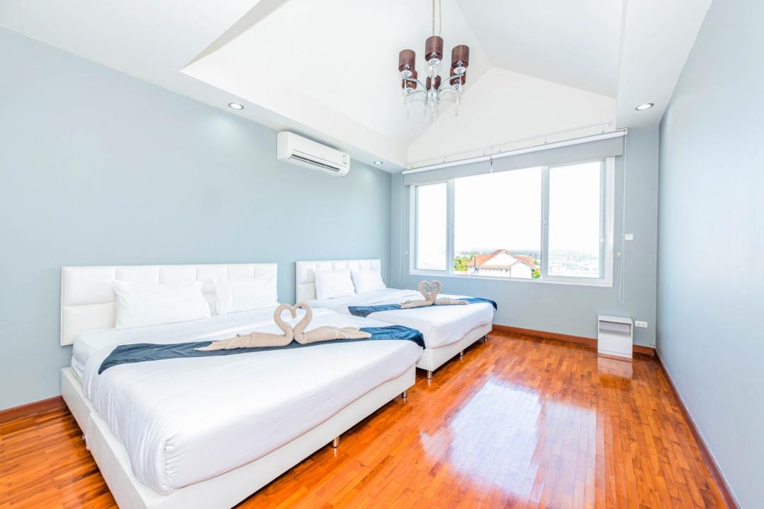 Villa Bedroom 8