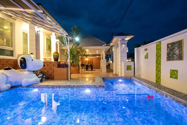 Walk to the sea - Main Cover Photo in Pattaya